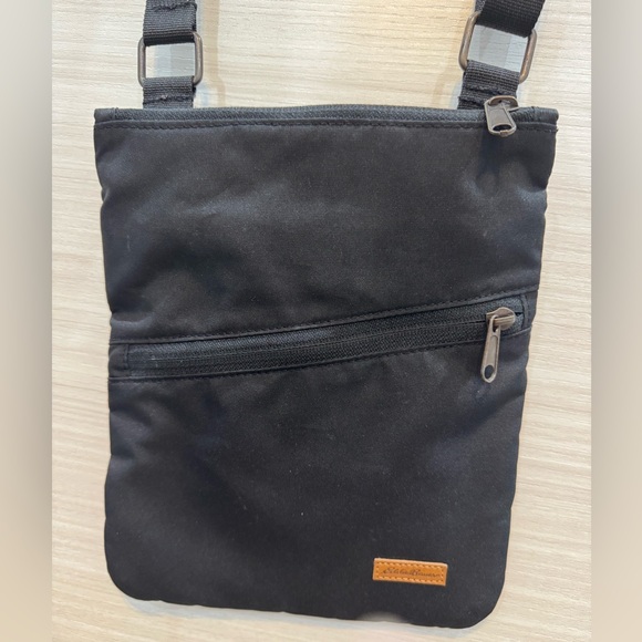 Eddie Bauer Black Crossbody Bag with Durable Fabric and Minimalist Design - Picture 1 of 7